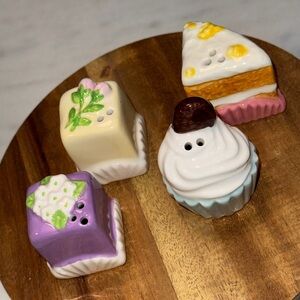 Salt & Pepper Shakers Set(2) NEW Cracker Barrel Mini Cupcake, cake & petit fours